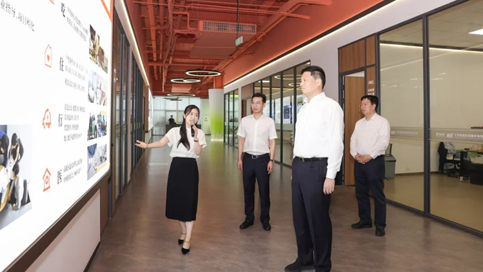 姜冬冬赴泰興調研學習教育和安全生產工作